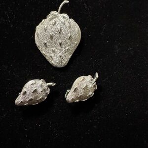 Vintage Sarah Coventry “Strawberry Ice” Silver Tone Brooch And Earring Set